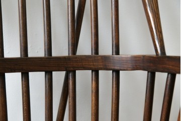 イギリスアンティーク　エルム材　美しい木目が魅力的なダブルボウバックウインザーアームチェア　(R-076887)