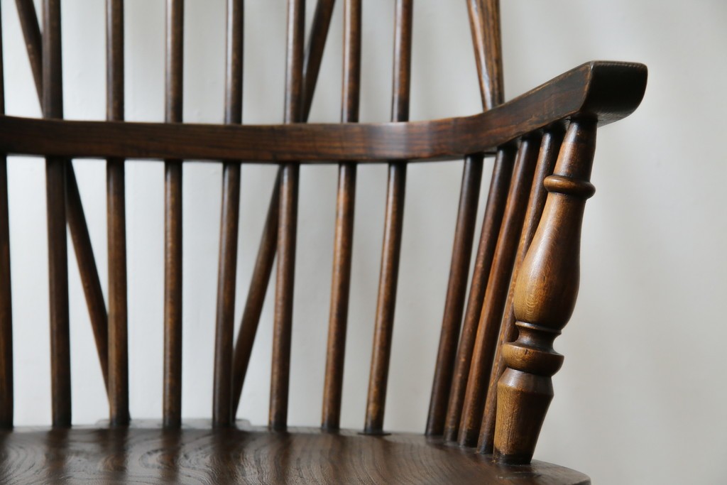 イギリスアンティーク　エルム材　美しい木目が魅力的なダブルボウバックウインザーアームチェア　(R-076887)