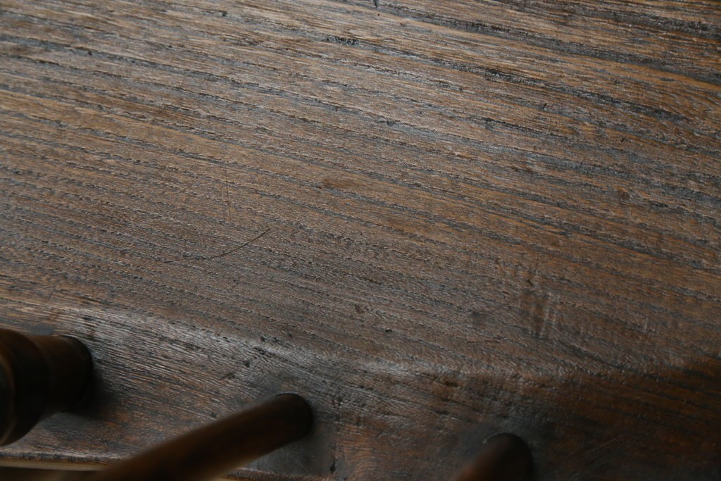 イギリスアンティーク　エルム材　美しい木目が魅力的なダブルボウバックウインザーアームチェア　(R-076887)