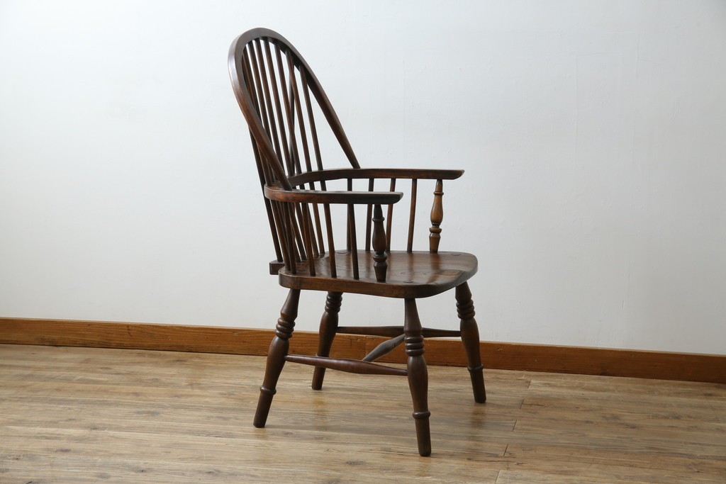 イギリスアンティーク　エルム材　美しい木目が魅力的なダブルボウバックウインザーアームチェア　(R-076887)