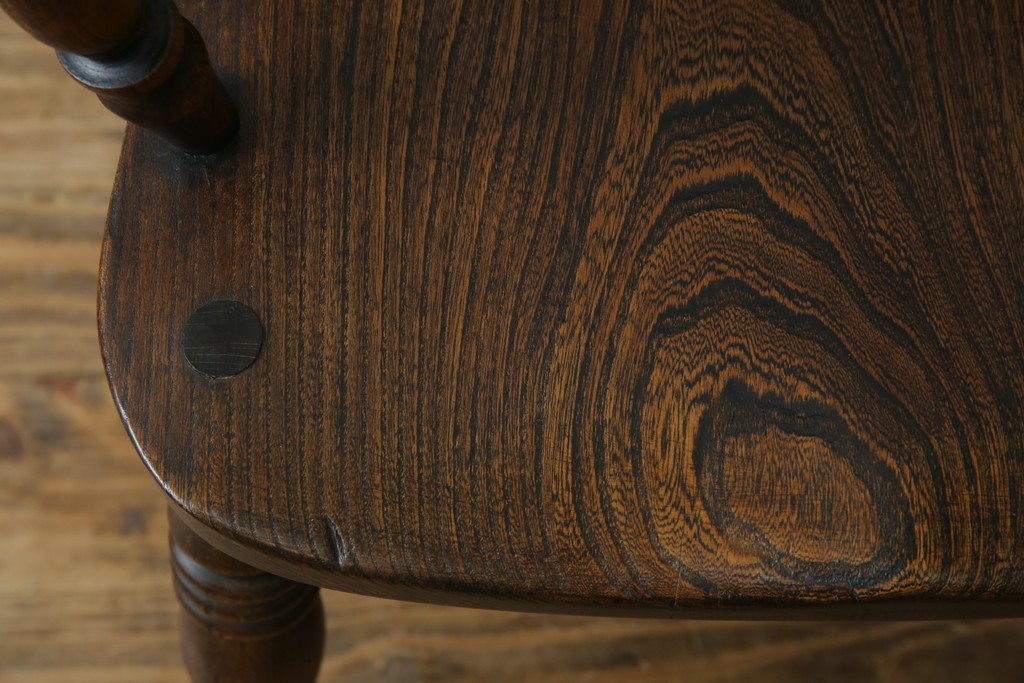 イギリスアンティーク　エルム材　美しい木目が魅力的なダブルボウバックウインザーアームチェア　(R-076887)