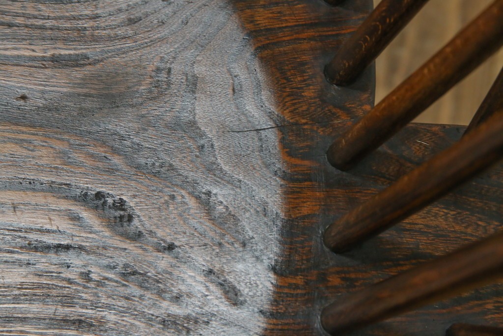 イギリスアンティーク　エルム材　美しい木目が魅力的なダブルボウバックウインザーアームチェア　(R-076887)