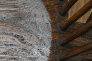 イギリスアンティーク　エルム材　美しい木目が魅力的なダブルボウバックウインザーアームチェア　(R-076887)