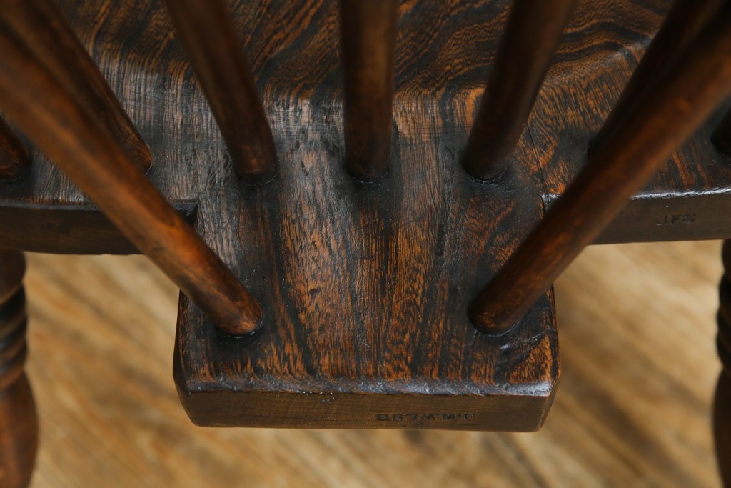 イギリスアンティーク　エルム材　美しい木目が魅力的なダブルボウバックウインザーアームチェア　(R-076887)