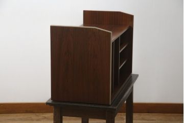 デンマークビンテージ　バング&オルフセン(BANG & OLUFSEN OF DENMARK)　ローズウッド材　シンプルで機能的なデザインが魅力的なオーディオラック(ステレオラック、レコードケース、収納棚、テレビ台、テレビボード、北欧、ヴィンテージ)(R-076889)