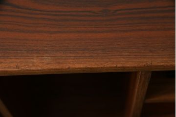 デンマークビンテージ　バング&オルフセン(BANG & OLUFSEN OF DENMARK)　ローズウッド材　シンプルで機能的なデザインが魅力的なオーディオラック(ステレオラック、レコードケース、収納棚、テレビ台、テレビボード、北欧、ヴィンテージ)(R-076889)