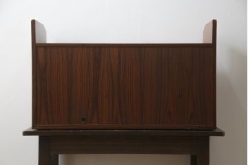 デンマークビンテージ　バング&オルフセン(BANG & OLUFSEN OF DENMARK)　ローズウッド材　シンプルで機能的なデザインが魅力的なオーディオラック(ステレオラック、レコードケース、収納棚、テレビ台、テレビボード、北欧、ヴィンテージ)(R-076889)