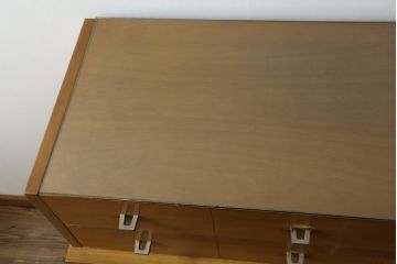 アメリカビンテージ　American of Martinsville(アメリカン　オブ　マーティンズヴィル)社製　シンプルながらもこだわりのあるデザインが目を惹くチェスト(引き出し、サイドチェスト、ヴィンテージ)(R-076890)