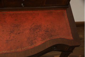 イギリスアンティーク　マホガニー材　ジョージアン　美しい杢目と洗練された佇まいが魅力的なレザートップデスク(レディースデスク、コンソールテーブル、机、本革、ワークデスク、在宅用、在宅ワーク用)(R-076896)