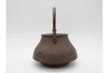 未使用品　戦前　寿　巾着　巻物　南部鴻栄堂　縁起物のモチーフが魅力的な鉄瓶(湯沸、湯瓶、茶道具、茶器)(R-076898)