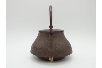 未使用品　戦前　寿　巾着　巻物　南部鴻栄堂　縁起物のモチーフが魅力的な鉄瓶(湯沸、湯瓶、茶道具、茶器)(R-076898)