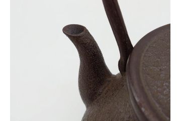 未使用品　戦前　寿　巾着　巻物　南部鴻栄堂　縁起物のモチーフが魅力的な鉄瓶(湯沸、湯瓶、茶道具、茶器)(R-076898)