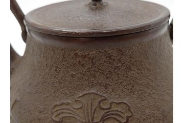 未使用品　戦前　寿　巾着　巻物　南部鴻栄堂　縁起物のモチーフが魅力的な鉄瓶(湯沸、湯瓶、茶道具、茶器)(R-076898)