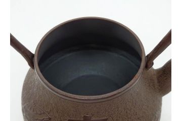 未使用品　戦前　寿　巾着　巻物　南部鴻栄堂　縁起物のモチーフが魅力的な鉄瓶(湯沸、湯瓶、茶道具、茶器)(R-076898)