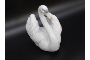スペイン　リヤドロ　LLADRO　白鳥　フィギュリン(箱なし、陶器人形、置物、オブジェ、スワン、Swan)(R-076902)