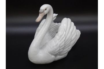 スペイン　リヤドロ　LLADRO　白鳥　フィギュリン(箱なし、陶器人形、置物、オブジェ、スワン、Swan)(R-076902)