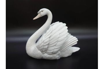 スペイン　リヤドロ　LLADRO　白鳥　フィギュリン(箱なし、陶器人形、置物、オブジェ、スワン、Swan)(R-076902)