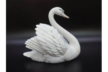スペイン　リヤドロ　LLADRO　白鳥　フィギュリン(箱なし、陶器人形、置物、オブジェ、スワン、Swan)(R-076902)