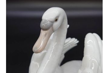 スペイン　リヤドロ　LLADRO　白鳥　フィギュリン(箱なし、陶器人形、置物、オブジェ、スワン、Swan)(R-076902)