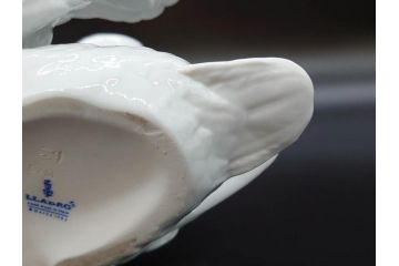スペイン　リヤドロ　LLADRO　白鳥　フィギュリン(箱なし、陶器人形、置物、オブジェ、スワン、Swan)(R-076902)