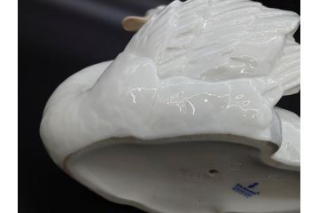 スペイン　リヤドロ　LLADRO　白鳥　フィギュリン(箱なし、陶器人形、置物、オブジェ、スワン、Swan)(R-076902)