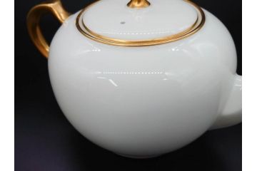 大倉陶園(OKURA、OAC)　オールド大倉　ゴールドライン　シンプルな中にも気品が溢れるティーポット&シュガーポット&クリーマー3点セット(ミルクジャー、ミルクポット、ボンボン入れ、洋食器、白磁、金彩)(R-076904)