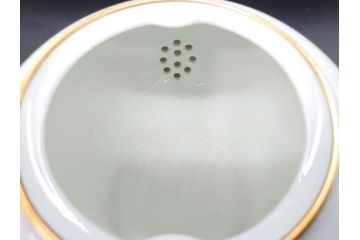 大倉陶園(OKURA、OAC)　オールド大倉　ゴールドライン　シンプルな中にも気品が溢れるティーポット&シュガーポット&クリーマー3点セット(ミルクジャー、ミルクポット、ボンボン入れ、洋食器、白磁、金彩)(R-076904)