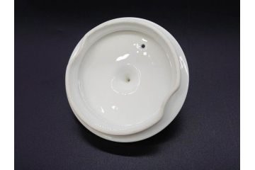 大倉陶園(OKURA、OAC)　オールド大倉　ゴールドライン　シンプルな中にも気品が溢れるティーポット&シュガーポット&クリーマー3点セット(ミルクジャー、ミルクポット、ボンボン入れ、洋食器、白磁、金彩)(R-076904)