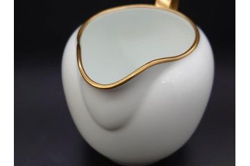 大倉陶園(OKURA、OAC)　オールド大倉　ゴールドライン　シンプルな中にも気品が溢れるティーポット&シュガーポット&クリーマー3点セット(ミルクジャー、ミルクポット、ボンボン入れ、洋食器、白磁、金彩)(R-076904)