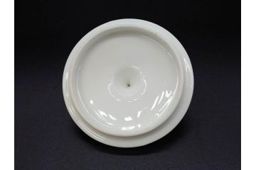 大倉陶園(OKURA、OAC)　オールド大倉　ゴールドライン　シンプルな中にも気品が溢れるティーポット&シュガーポット&クリーマー3点セット(ミルクジャー、ミルクポット、ボンボン入れ、洋食器、白磁、金彩)(R-076904)