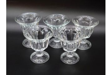 昭和初期　プレスガラス　どこか懐かしいレトロなグラス5客セット(古グラス、和ガラス、スイーツグラス、デザートカップ、リキュールグラス、酒器、硝子、ショット、酒杯、高台)(R-076908)