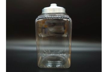アンティーク雑貨　当時物　デッドストック　アルミ蓋　シンプルで使い勝手のよいガラス瓶2点セット(角型、角瓶、キャニスター、ガラスビン、菓子瓶、硝子、フタ付き、小物入れ、ディスプレイ雑貨、古道具、店舗什器)(R-076910)