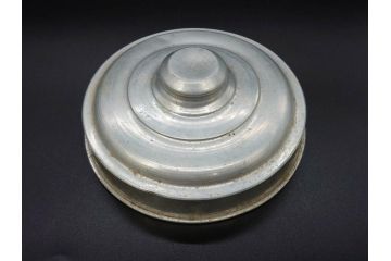 アンティーク雑貨　当時物　デッドストック　アルミ蓋　シンプルで使い勝手のよいガラス瓶2点セット(角型、角瓶、キャニスター、ガラスビン、菓子瓶、硝子、フタ付き、小物入れ、ディスプレイ雑貨、古道具、店舗什器)(R-076910)