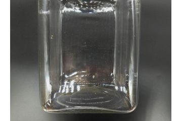 アンティーク雑貨　当時物　デッドストック　アルミ蓋　シンプルで使い勝手のよいガラス瓶2点セット(角型、角瓶、キャニスター、ガラスビン、菓子瓶、硝子、フタ付き、小物入れ、ディスプレイ雑貨、古道具、店舗什器)(R-076910)