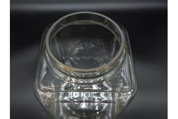 アンティーク雑貨　当時物　デッドストック　アルミ蓋　シンプルで使い勝手のよいガラス瓶2点セット(角型、角瓶、キャニスター、ガラスビン、菓子瓶、硝子、フタ付き、小物入れ、ディスプレイ雑貨、古道具、店舗什器)(R-076910)