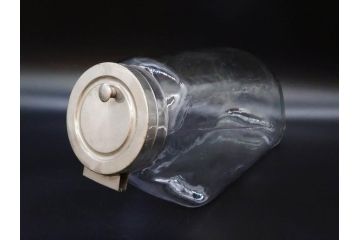 アンティーク雑貨　当時物　アルミ蓋　独特なフォルムが魅力のガラス瓶(ガラスビン、菓子瓶、硝子、フタ付き、小物入れ、ディスプレイ雑貨、古道具、店舗什器、駄菓子屋さん)(R-076911)