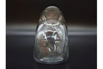 アンティーク雑貨　当時物　アルミ蓋　独特なフォルムが魅力のガラス瓶(ガラスビン、菓子瓶、硝子、フタ付き、小物入れ、ディスプレイ雑貨、古道具、店舗什器、駄菓子屋さん)(R-076911)