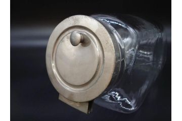 アンティーク雑貨　当時物　アルミ蓋　独特なフォルムが魅力のガラス瓶(ガラスビン、菓子瓶、硝子、フタ付き、小物入れ、ディスプレイ雑貨、古道具、店舗什器、駄菓子屋さん)(R-076911)