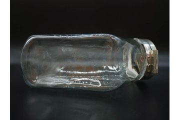 アンティーク雑貨　当時物　アルミ蓋　独特なフォルムが魅力のガラス瓶(ガラスビン、菓子瓶、硝子、フタ付き、小物入れ、ディスプレイ雑貨、古道具、店舗什器、駄菓子屋さん)(R-076911)