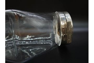 アンティーク雑貨　当時物　アルミ蓋　独特なフォルムが魅力のガラス瓶(ガラスビン、菓子瓶、硝子、フタ付き、小物入れ、ディスプレイ雑貨、古道具、店舗什器、駄菓子屋さん)(R-076911)