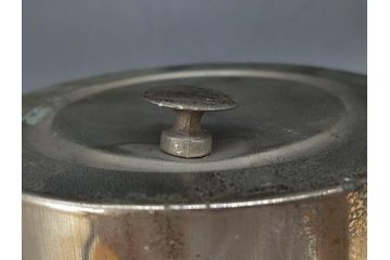 アンティーク雑貨　当時物　アルミ蓋　独特なフォルムが魅力のガラス瓶(ガラスビン、菓子瓶、硝子、フタ付き、小物入れ、ディスプレイ雑貨、古道具、店舗什器、駄菓子屋さん)(R-076911)
