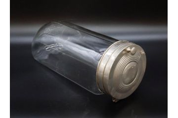 アンティーク雑貨　当時物　アルミ蓋　レトロな雰囲気漂うガラス瓶(ガラスビン、菓子瓶、硝子、フタ付き、小物入れ、ディスプレイ雑貨、古道具、店舗什器、駄菓子屋さん)(R-076913)