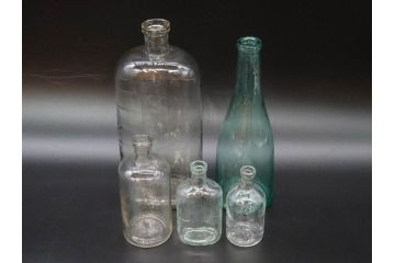 大正〜昭和初期　レトロな雰囲気を醸し出すボトル瓶5点セット(ガラスビン、ガラス瓶、硝子、薬瓶、花瓶、花入、花器)(R-076948)