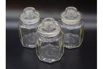 昭和レトロ　ノスタルジックな雰囲気を纏った蓋付きガラス瓶3個セット(八角、キャニスター、ガラスビン、硝子、菓子瓶、フタ付き)(R-076949)