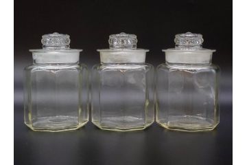 昭和レトロ　ノスタルジックな雰囲気を纏った蓋付きガラス瓶3個セット(八角、キャニスター、ガラスビン、硝子、菓子瓶、フタ付き)(R-076949)