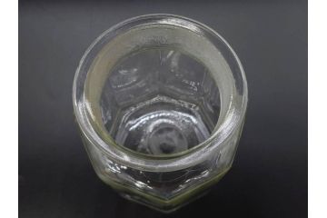 昭和レトロ　ノスタルジックな雰囲気を纏った蓋付きガラス瓶3個セット(八角、キャニスター、ガラスビン、硝子、菓子瓶、フタ付き)(R-076949)
