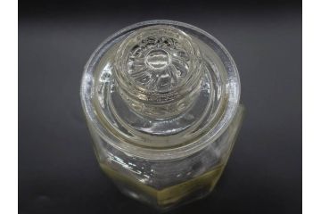昭和レトロ　お部屋のアクセントになる蓋付きガラス瓶5個セット(八角、キャニスター、ガラスビン、硝子、菓子瓶、フタ付き)(R-076950)