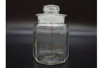 昭和レトロ　お部屋のアクセントになる蓋付きガラス瓶5個セット(八角、キャニスター、ガラスビン、硝子、菓子瓶、フタ付き)(R-076950)