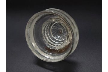 昭和レトロ　お部屋のアクセントになる蓋付きガラス瓶5個セット(八角、キャニスター、ガラスビン、硝子、菓子瓶、フタ付き)(R-076950)
