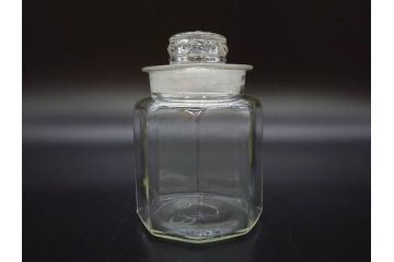 昭和レトロ　お部屋のアクセントになる蓋付きガラス瓶5個セット(八角、キャニスター、ガラスビン、硝子、菓子瓶、フタ付き)(R-076950)